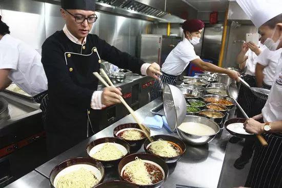 这些明星在新加坡开的店，你都去过吗？